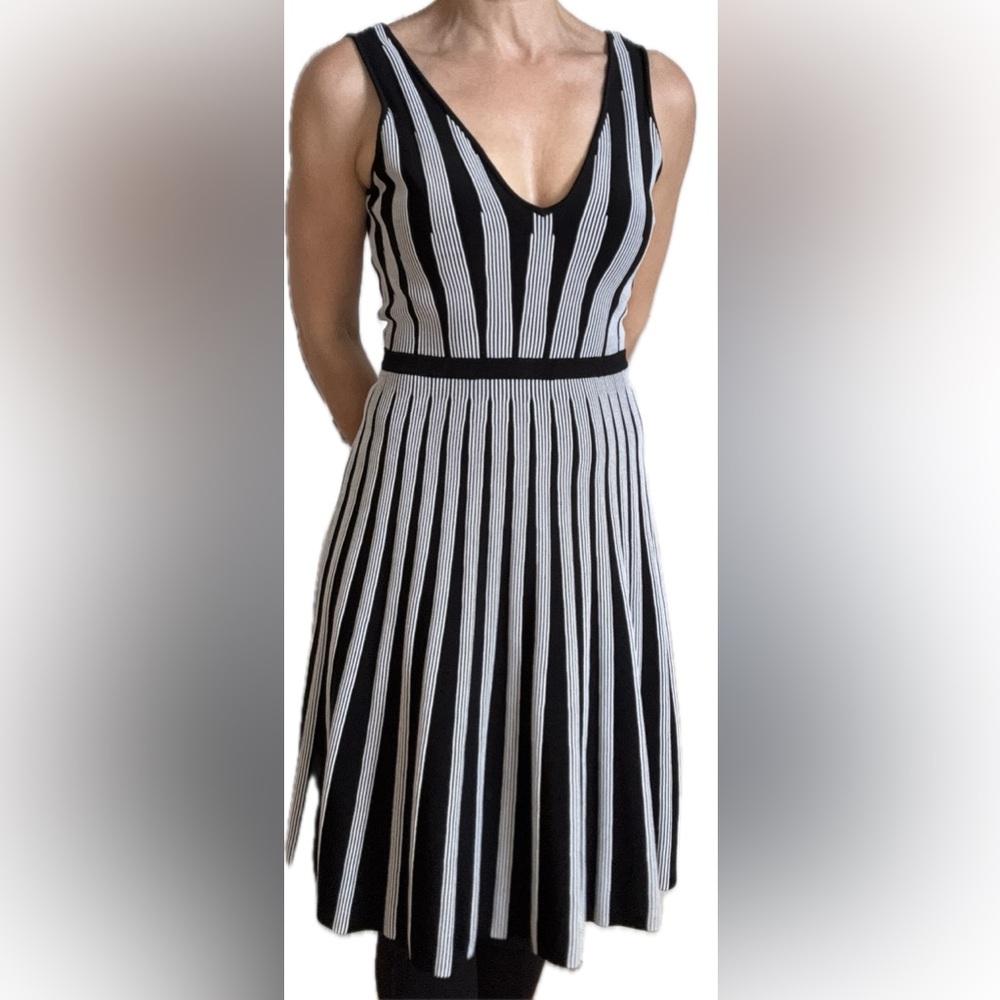 Guess Black and White Sleeveless V-Neck Midi Dress